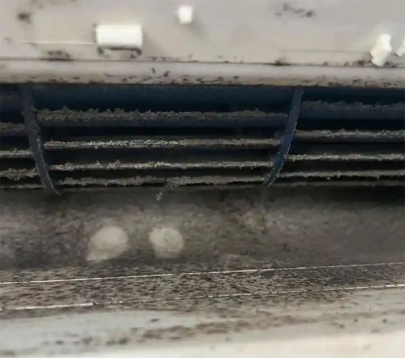 塔什库尔干塔吉克空调吹的风有股烧焦味是怎么回事